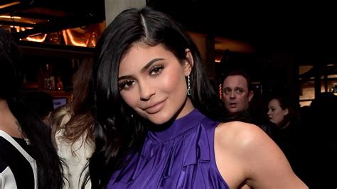 Kylie Jenner sends fans wild as she flashes nipple piercing in ...